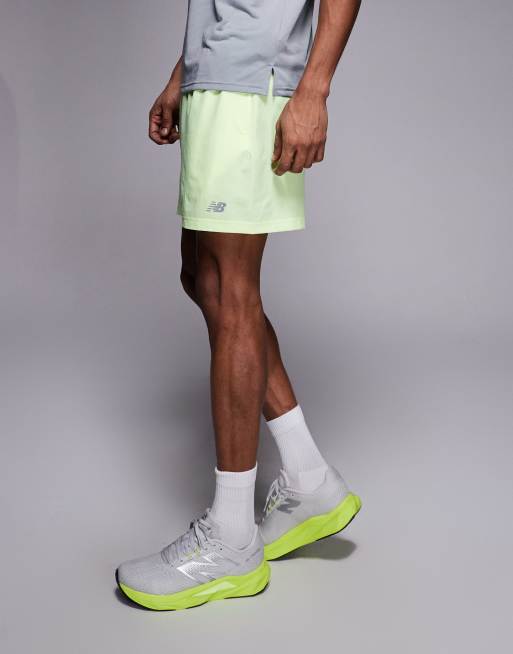 New Balance – Sport Essentials – Neongula shorts med 5 tum, 3 av 5