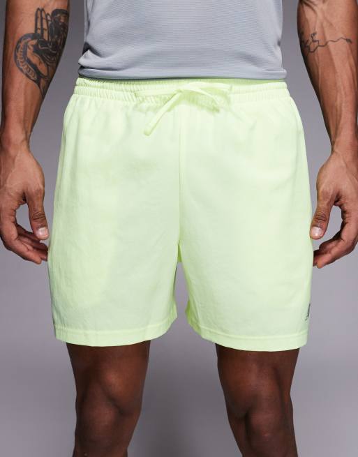 New Balance – Sport Essentials – Neongula shorts med 5 tum, 4 av 5