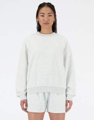 New Balance - Sport Essentials - Pullover aus French-Terry in Grau mit Rundhalsausschnitt