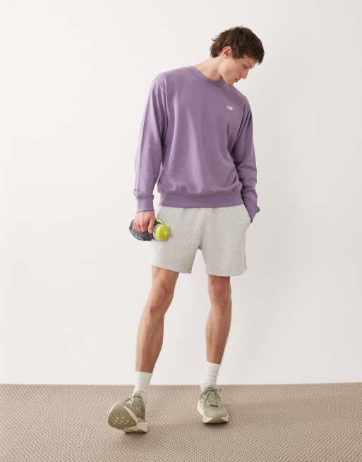 New Balance – Sport Essentials – Pullover aus French-Terry in Lila mit Rundhalsausschnitt, 2 von 5