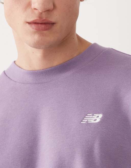 New Balance – Sport Essentials – Pullover aus French-Terry in Lila mit Rundhalsausschnitt, 5 von 5