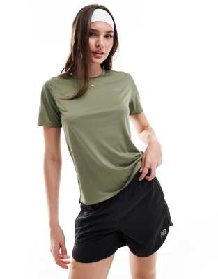 New Balance - Sport-T-Shirt in Olivgrün