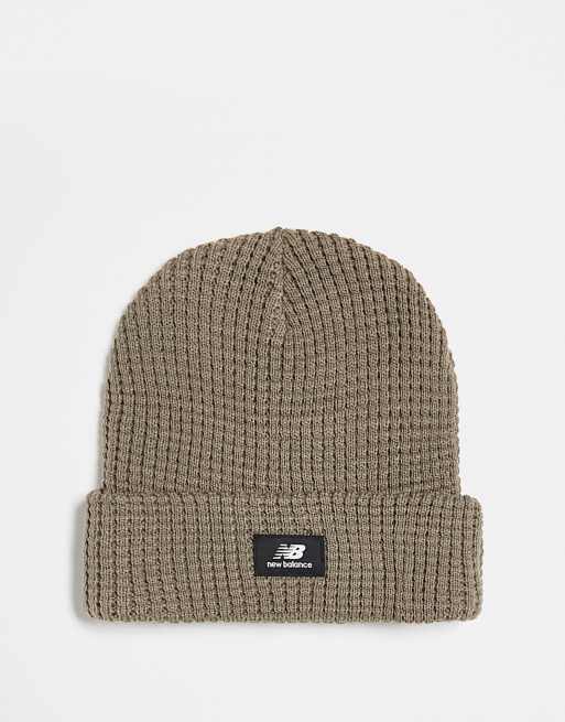 New Balance – Strickmütze in Pilzgrau mit Waffelstruktur