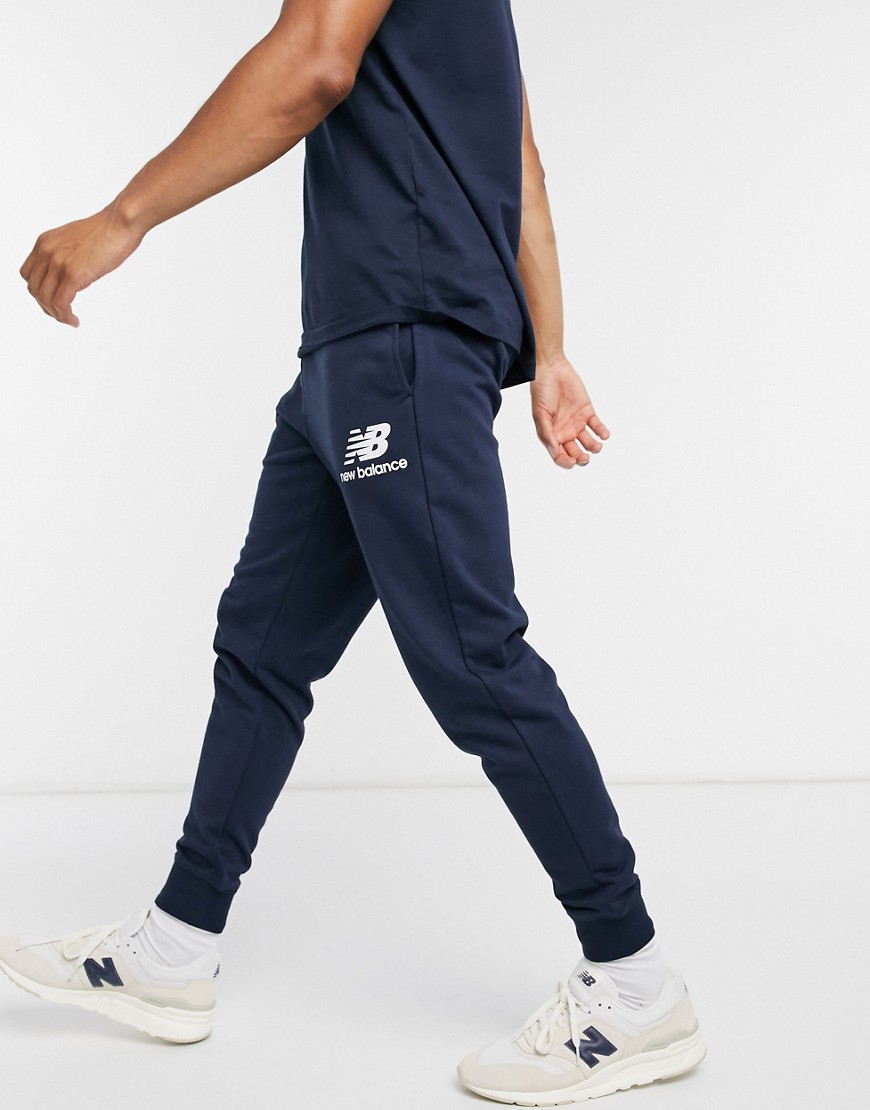 New Balance - Sweatpants met klein logo in marineblauw