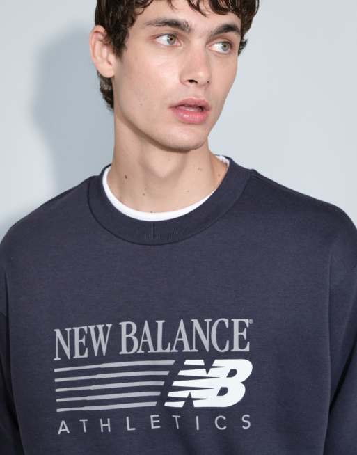 New Balance sweatshirt i sort med grafisk fleece, 4 af 9