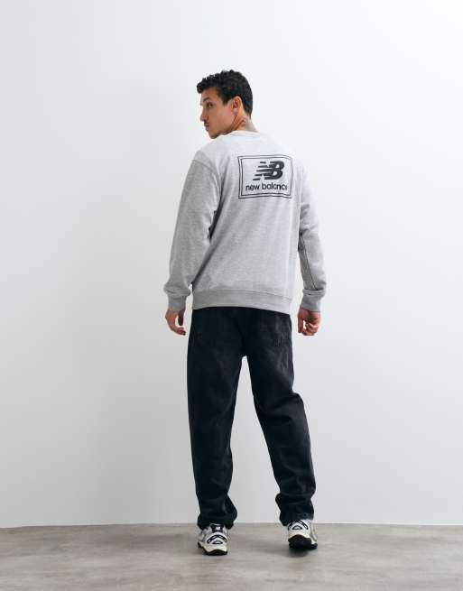 New Balance sweatshirt med vävd etikett och grafik i grått, 3 av 5