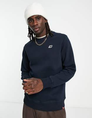 New Balance - Sweatshirt met klein logo in marineblauw - view 1
