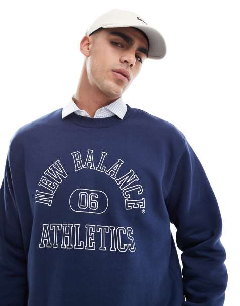 New Balance - Sweatshirt met ronde hals en grafische print in marineblauw - view 1