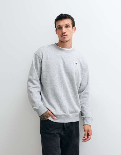 New Balance Sweatshirt mit gewebtem Label-Print in Grau, 2 von 5