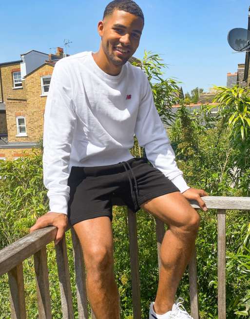 New Balance – Sweatshirt mit kleinem Logo in Weiß | ASOS