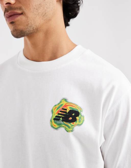 New Balance - T-shirt bianca con grafica mappa termica, 4 di 5