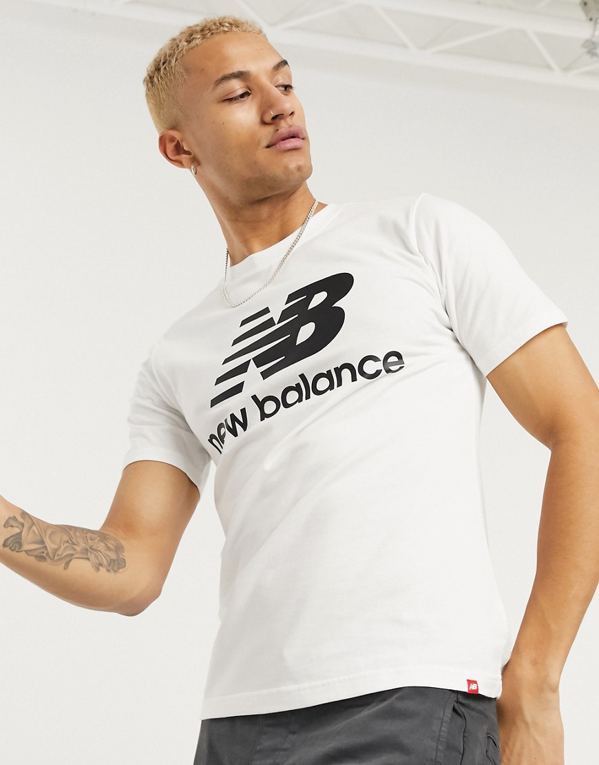 New Balance - T-shirt bianca con logo sul petto-Bianco