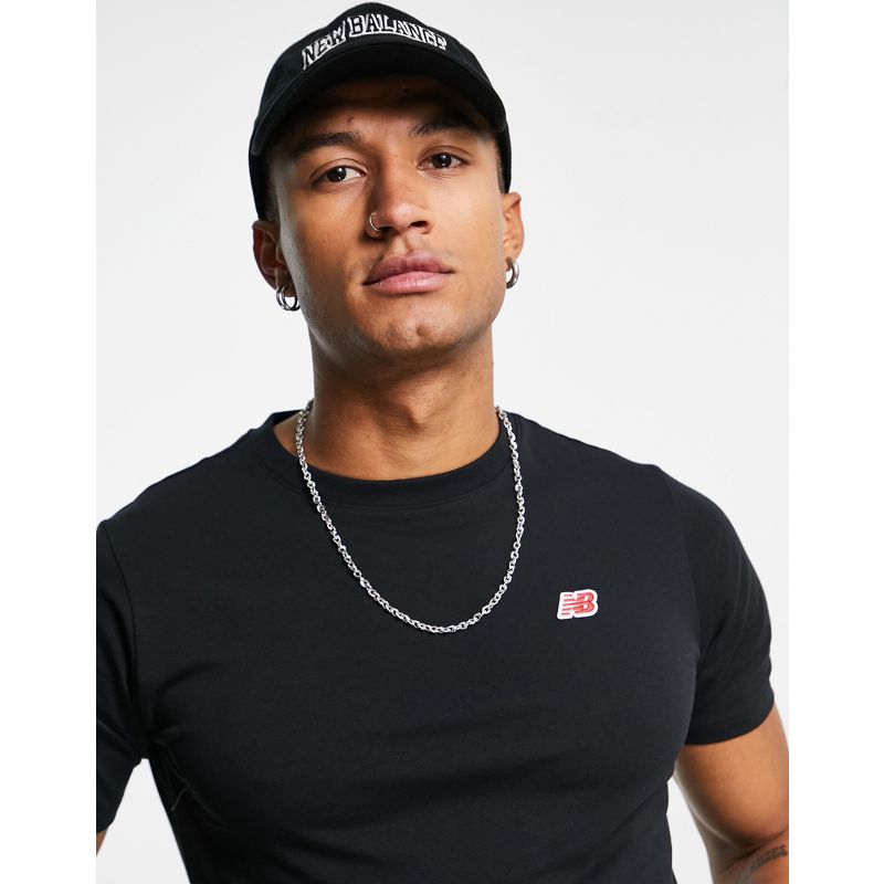 Activewear Top New Balance - T-shirt con logo piccolo nera