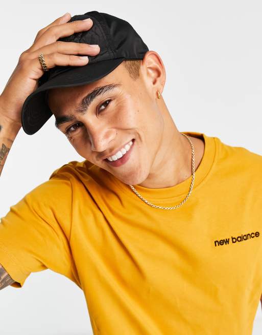 New Balance – T-Shirt in Gelb mit linearem Logo , 2 von 4
