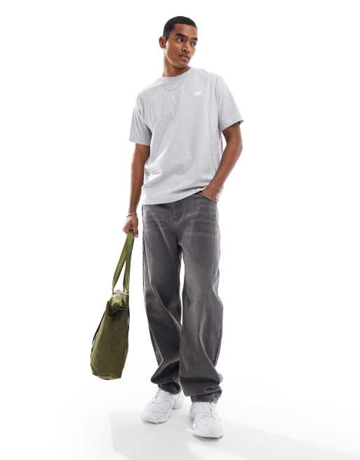New Balance – T-Shirt in Grau mit kleinem Logo, 4 von 4
