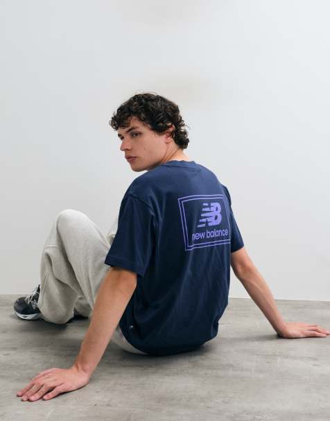New Balance T-shirt med vævet label i marineblå og pink - view 1