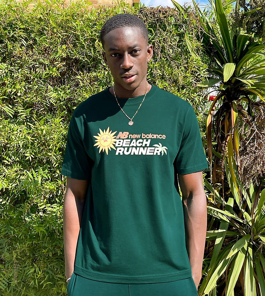 New Balance - T-shirt met Beach runner-print in groen - exclusief bij ASOS