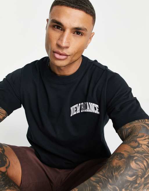New Balance - T-shirt style universitaire - Noir
