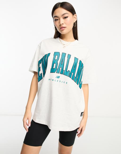 New Balance – T-shirt w spranym białym kolorze z logo