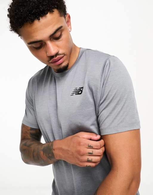 New Balance – Tenacity Football Training – T-Shirt in Grau