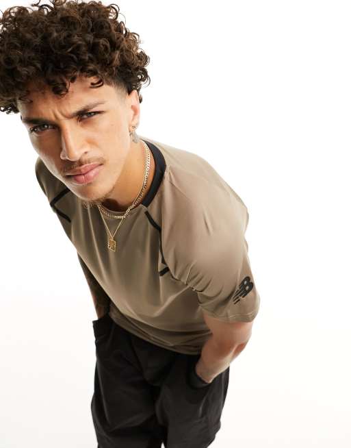 New Balance – Tenacity Football Training – T-Shirt in Pilzgrau