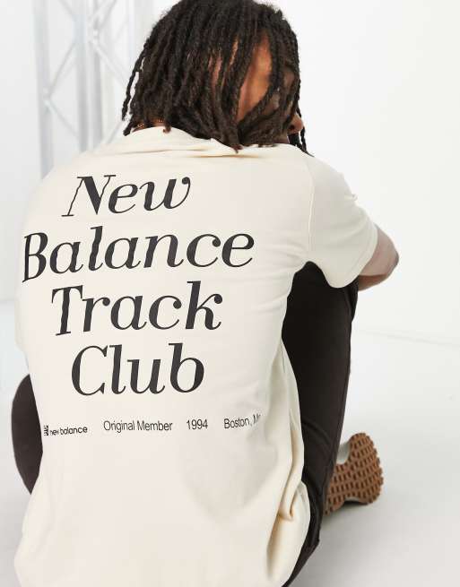 New Balance Track Club TShirt mit Rückenprint in Hellbeige ASOS