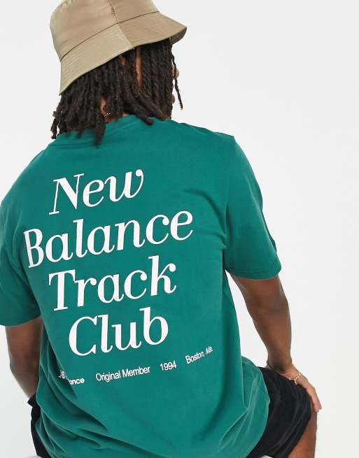 New Balance – Track Club – Zielony T-shirt z nadrukiem na plecach