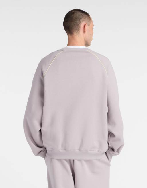 New Balance – Trackside – Fleece-Sweatshirt in Truffle Salt mit Rundhalsausschnitt, 2 von 4
