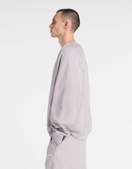 New Balance – Trackside – Fleece-Sweatshirt in Truffle Salt mit Rundhalsausschnitt, 4 von 4