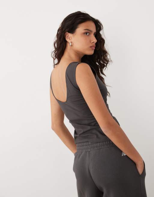 New Balance tætsiddende tanktop med åben ryg i sort, 4 af 4
