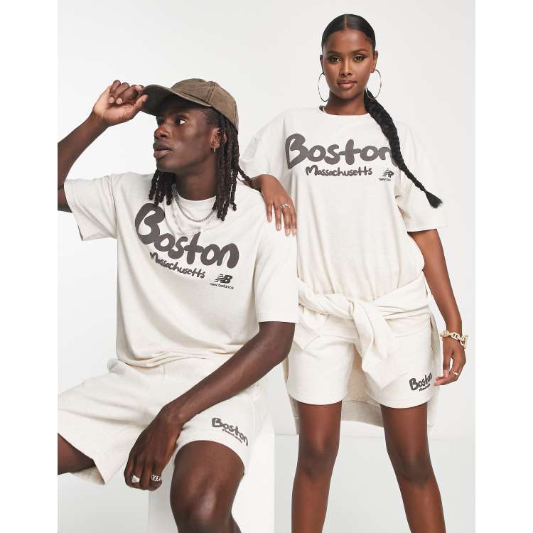 Tシャツ・カットソー New Balance UNI FLYING BOSTON SHORT SLEEVE T-SHIRT SEMI OVER New Balance unisex Boston t-shirt in grey | ASOS