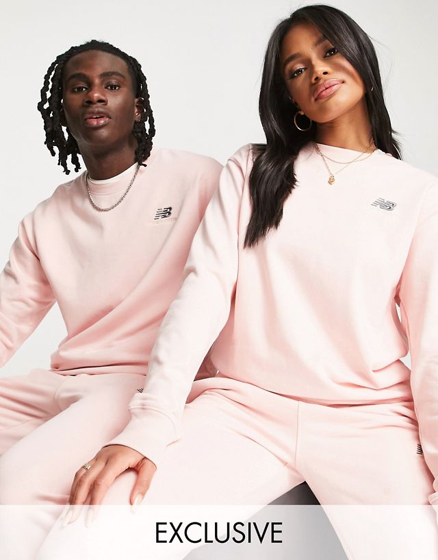New Balance Unisex logo sweatshirt in pink