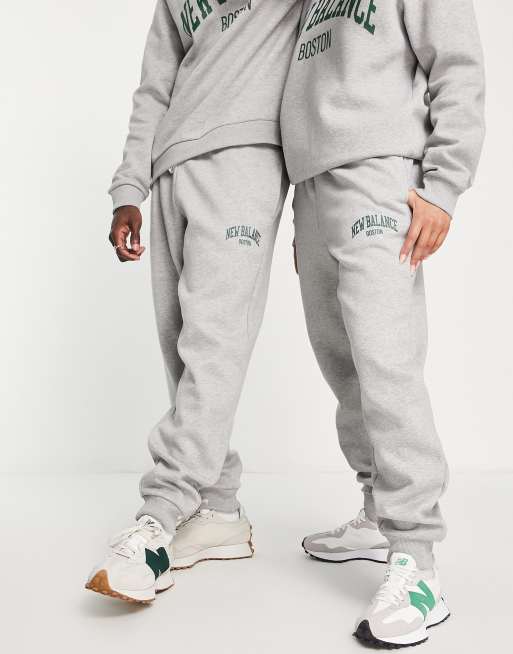 New Balance – Unisex – Szare joggersy w uczelnianym stylu