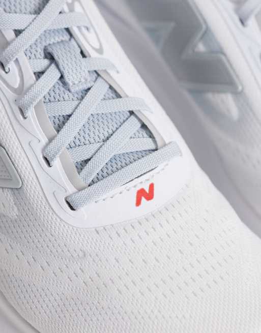 New Balance - zapatillas de running para mujer en blanco y gris, 3 de 5