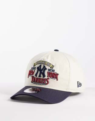 New Era - 19twenty - Casquette à broderie graphique et visière contrastante - Crème/bleu marine-Multicolore