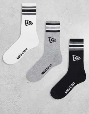 New Era - 3er-Pack Retro-Socken mit Streifen und Flaggen-Logo in Weiß, Schwarz und Grau-Bunt