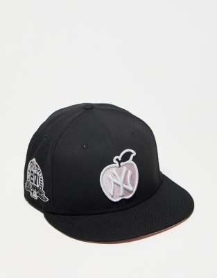 New Era 9Fifty New York Yankees apple patch cap in black - ASOS Price Checker