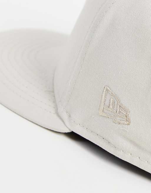 New Era 9Fifty New York Yankees snapback cap in beige, 4 of 4