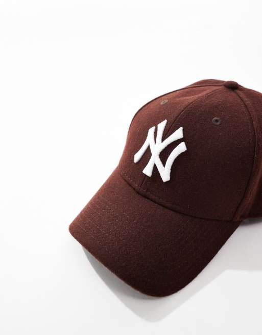 New Era – 9forty – Brązowa czapka z daszkiem z motywem NY Yankees z imitacji wełny 