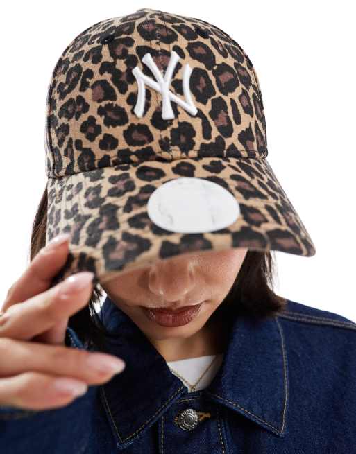 New Era - 9forty - Cappellino dei NY Yankees con stampa leopardata, 2 di 3