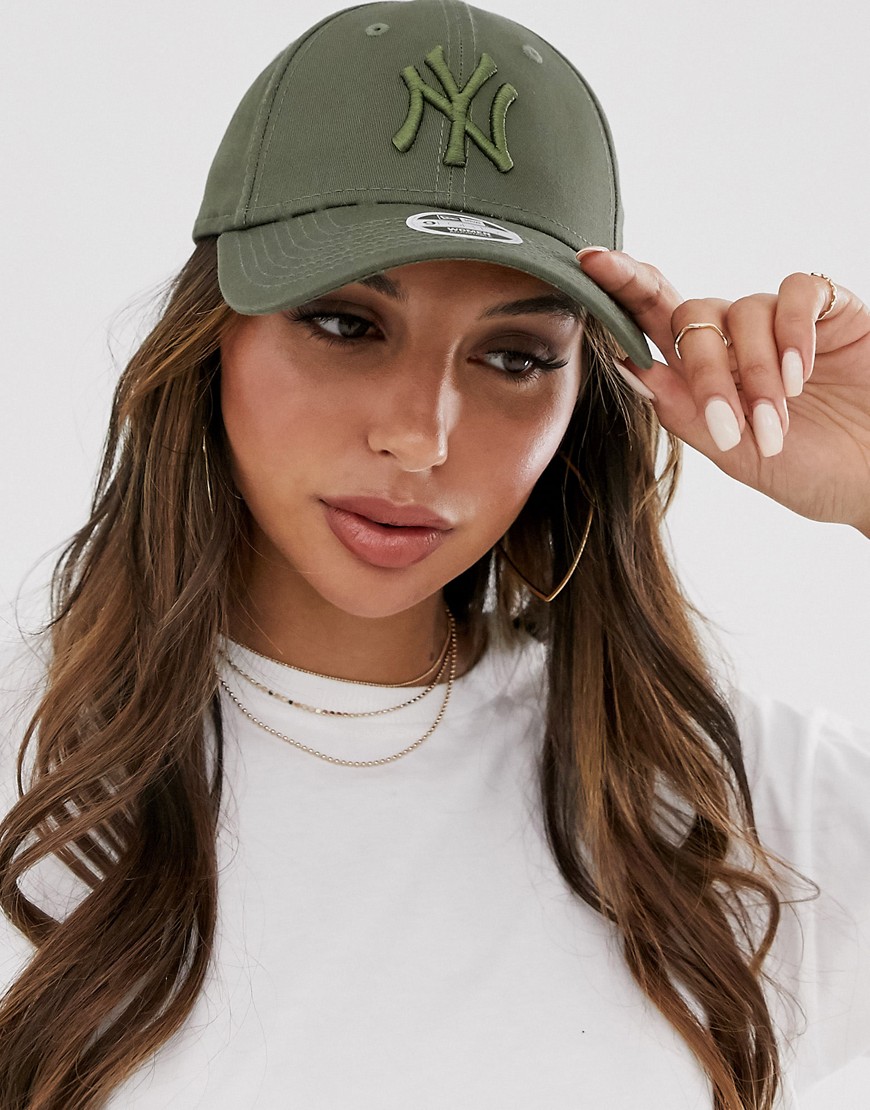 New Era - 9Forty - Cappellino kaki verde con scritta NY tono su tono