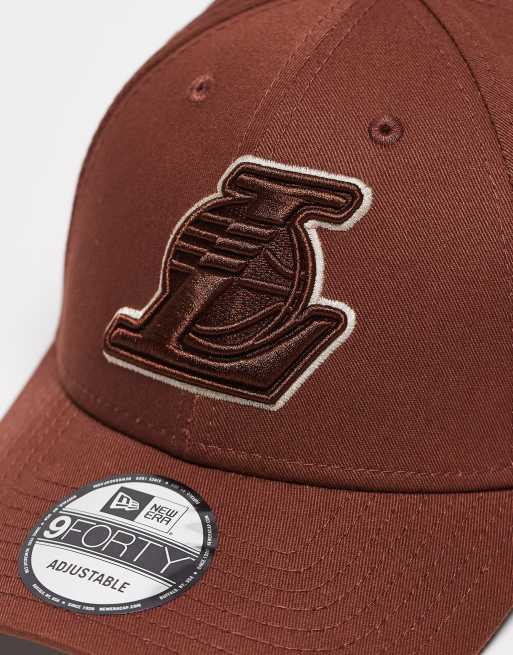 New Era - 9forty - Cappellino marrone con logo degli LA Lakers, 2 di 3