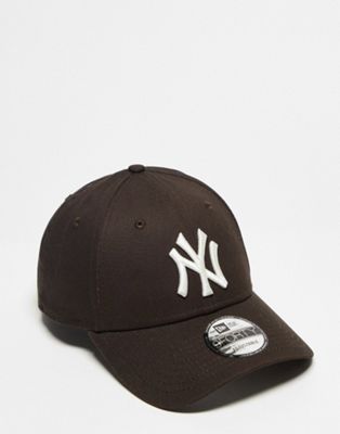 New Era 9Forty NY Yankees unisex cap in brown - ASOS Price Checker