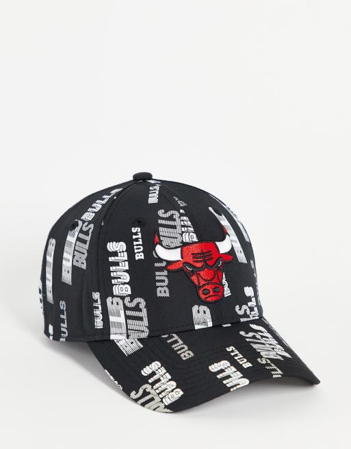 New Era 9FORTY Chicago Bulls baseball cap in all over print black