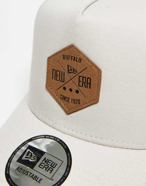 New Era Cappello 9Forty Trucker – Grizzly Bear, Beige Chiaro, Corona A-Frame, Visiera Curva, Retro In Rete, Taglia Unica