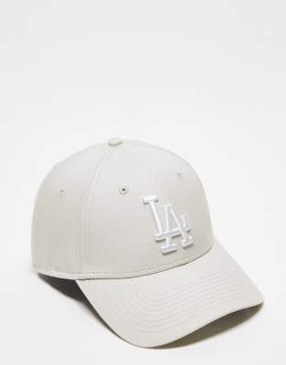 New Era New Era 9forty LA Dodgers unisex cap in beige-Neutral