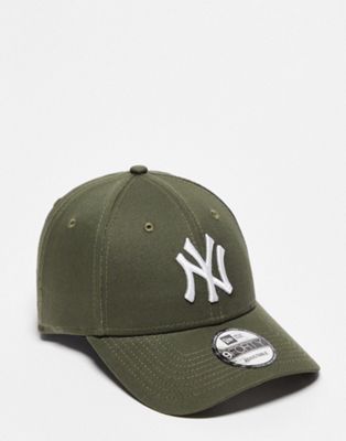 New Era 9forty MLB NY Yankees cap in green | ASOS