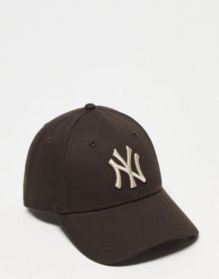 New Era 9Forty New York Yankees cap in brown