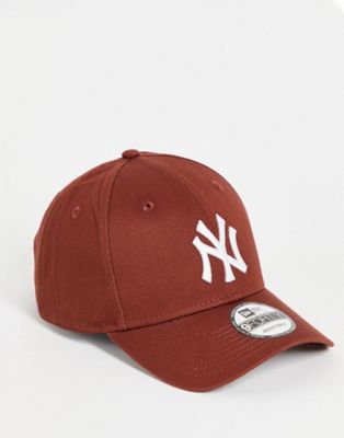 New Era 9Forty NY baseball cap in brown