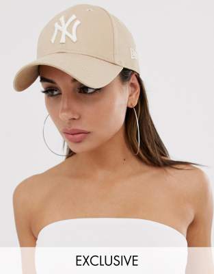 New Era - 9Forty NY - Exclusives - Pet in kiezelkleur | ASOS